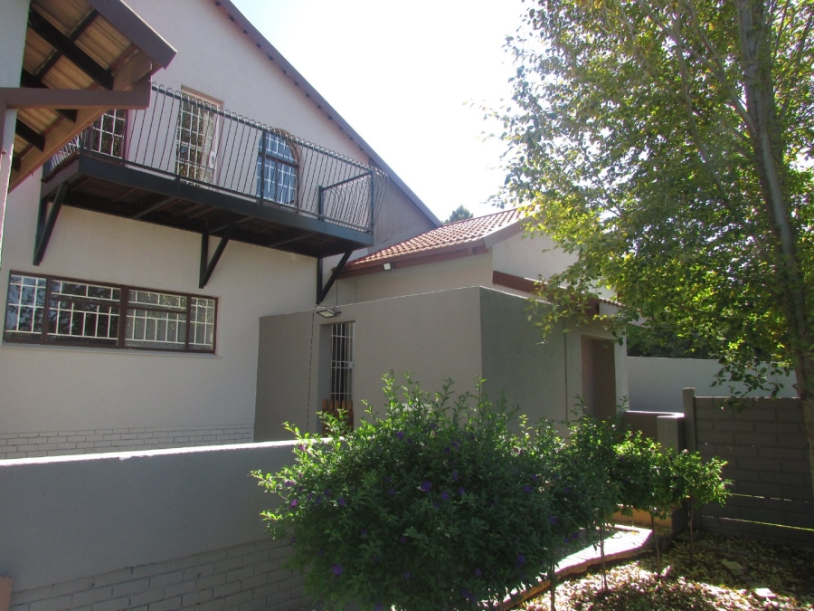 To Let 3 Bedroom Property for Rent in Heuwelsig Free State
